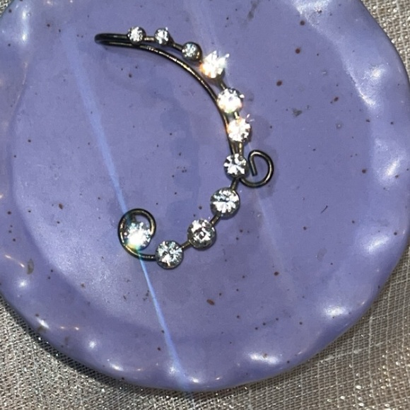 Adorable, Stunning and Sure to Stand Out Ear Accessory NWOT - Picture 4 of 5